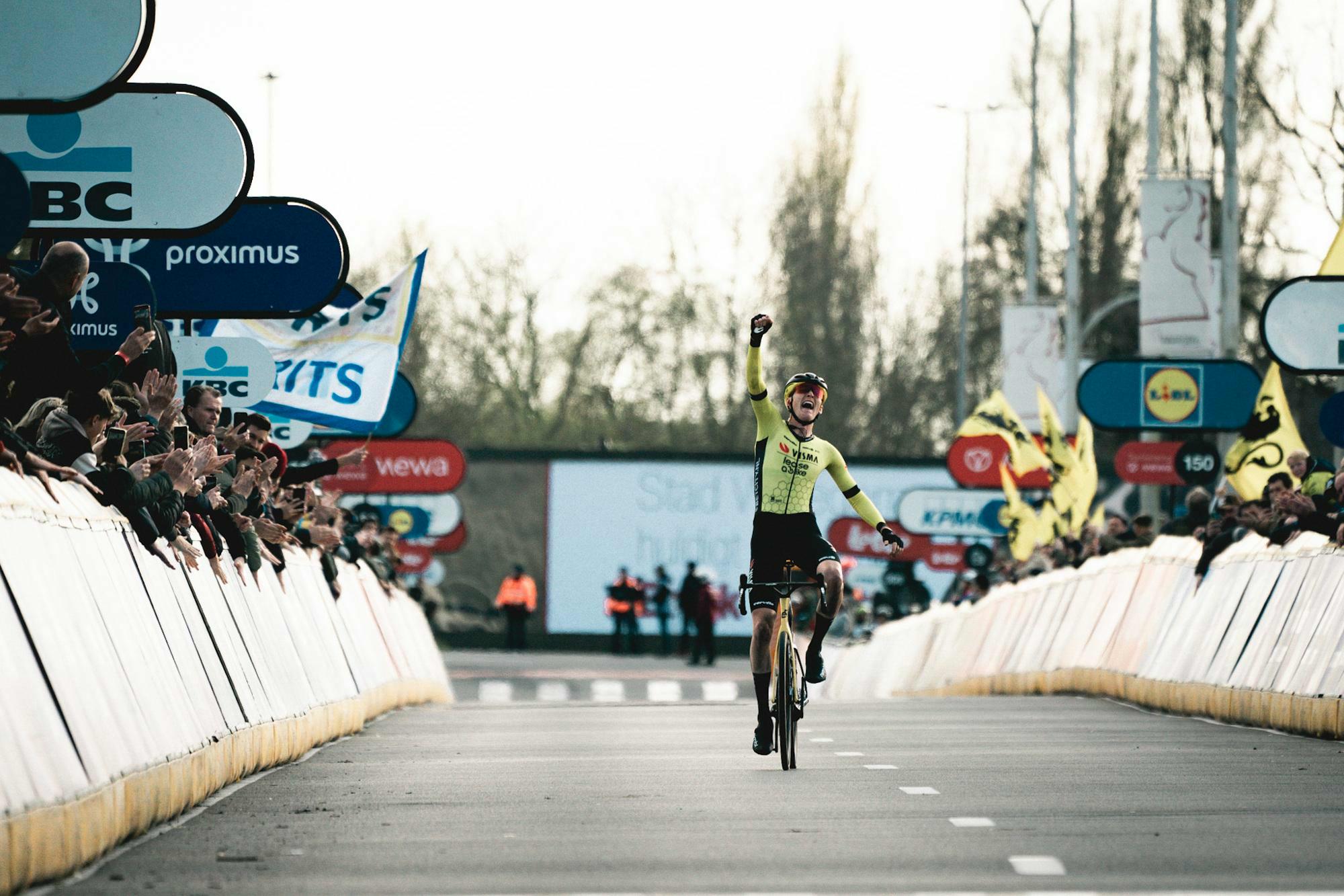 remporte sa première classique du printemps à Waregem Dwars