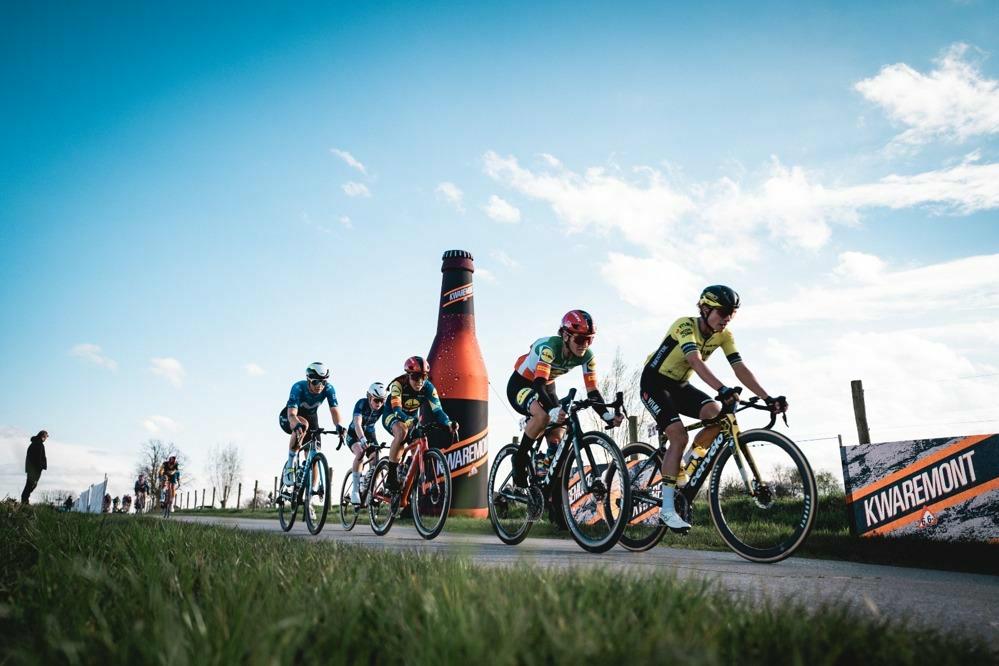 Vos sprint naar eerste overwinning in Dwars door Vlaanderen
