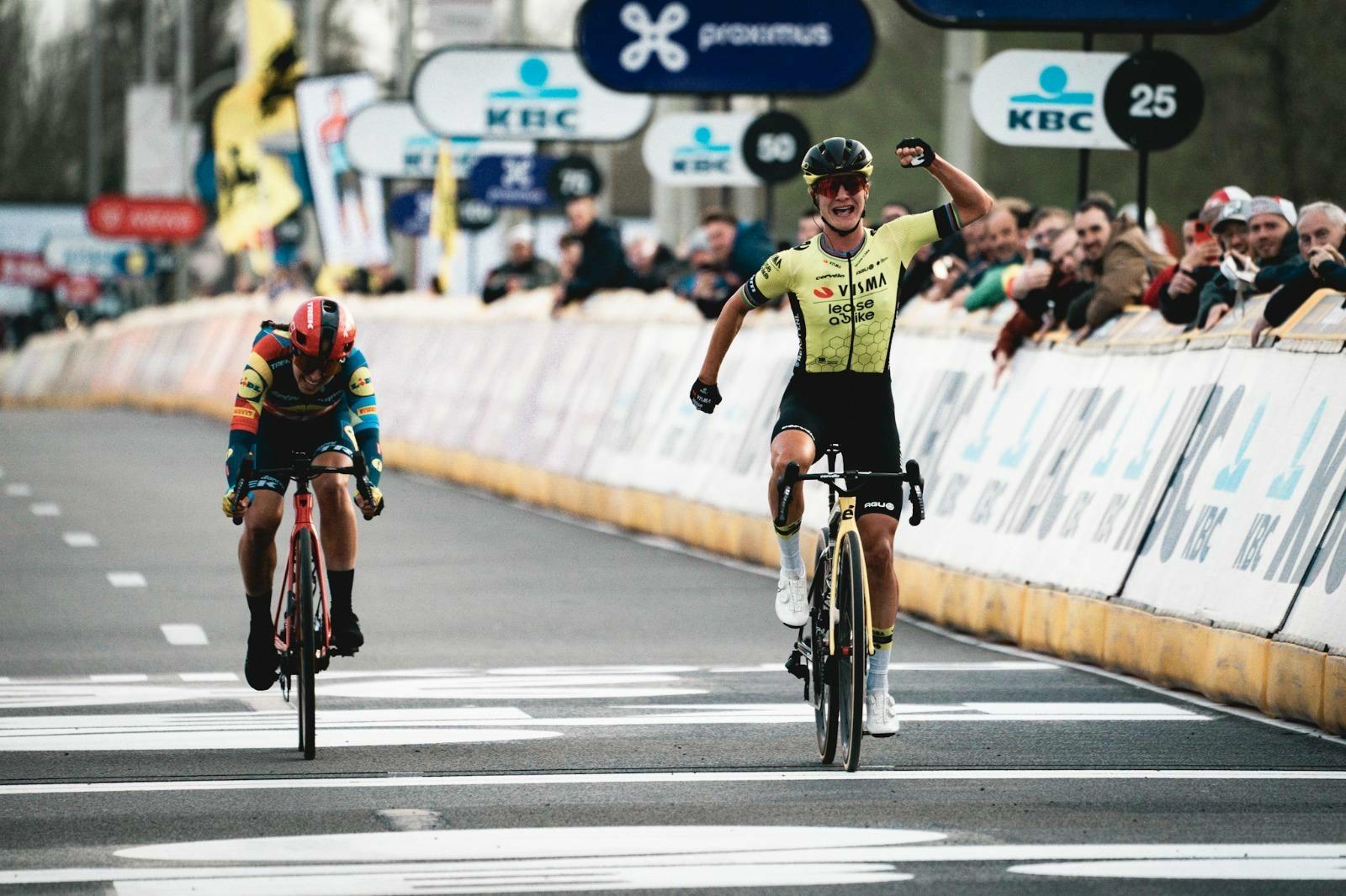 Vos sprint naar eerste overwinning in Dwars door Vlaanderen